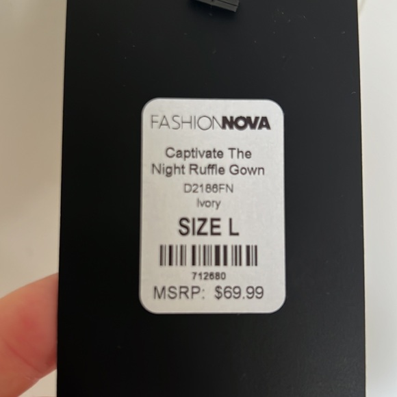 White front ruffle mermaid dress - Picture 2 of 2